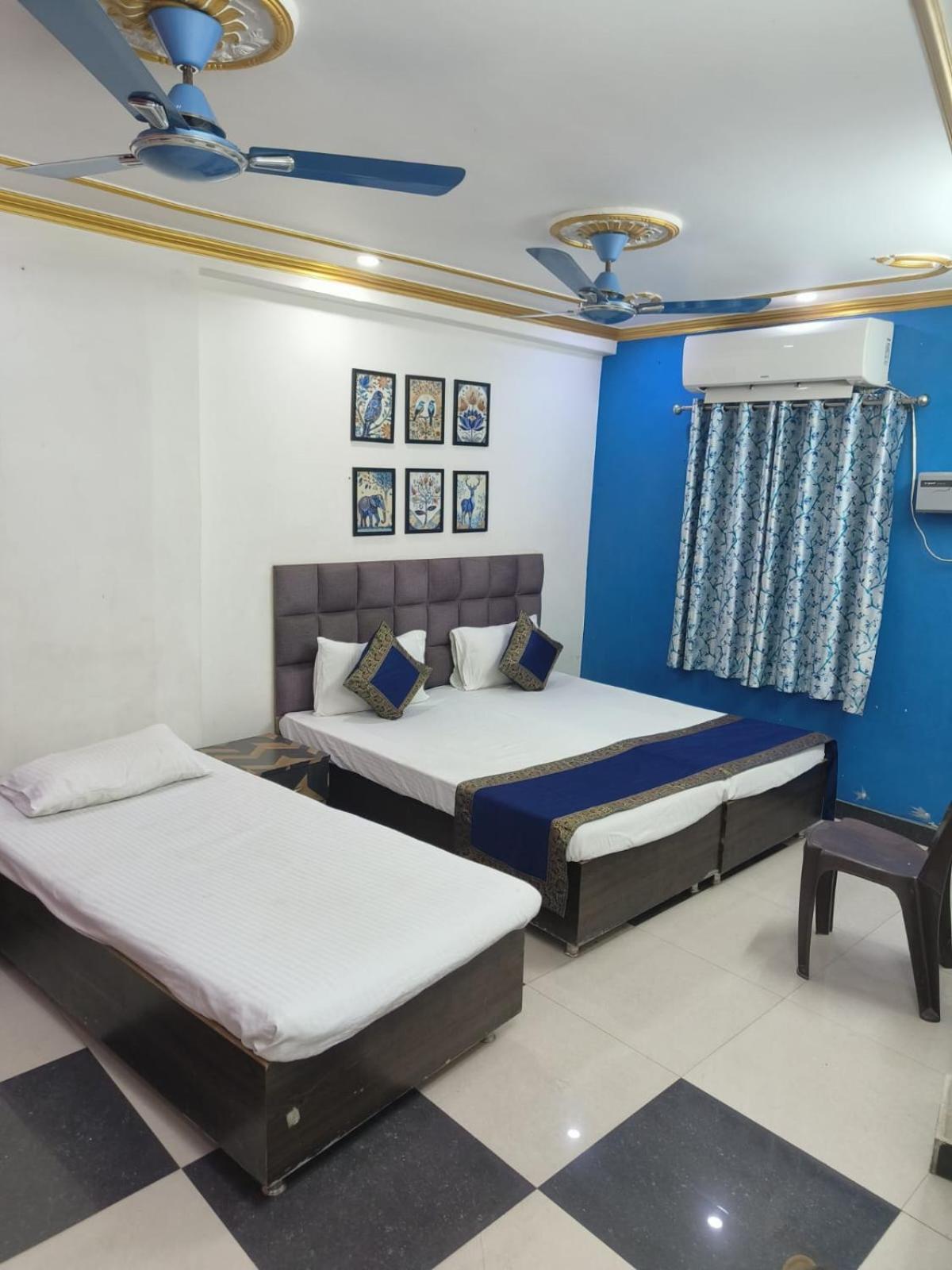 Trinetra Inn فاراناسي المظهر الخارجي الصورة