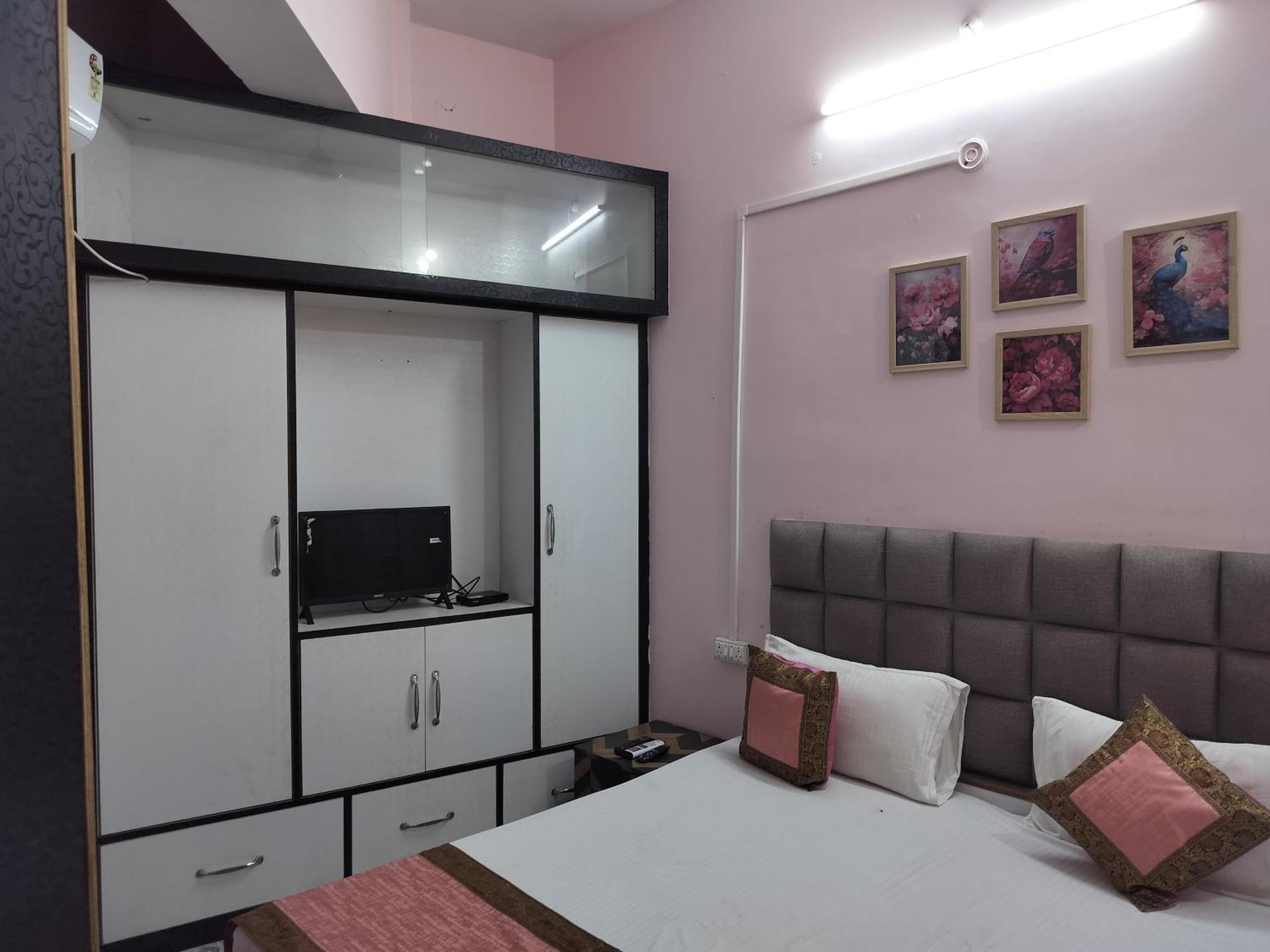 Trinetra Inn فاراناسي الغرفة الصورة